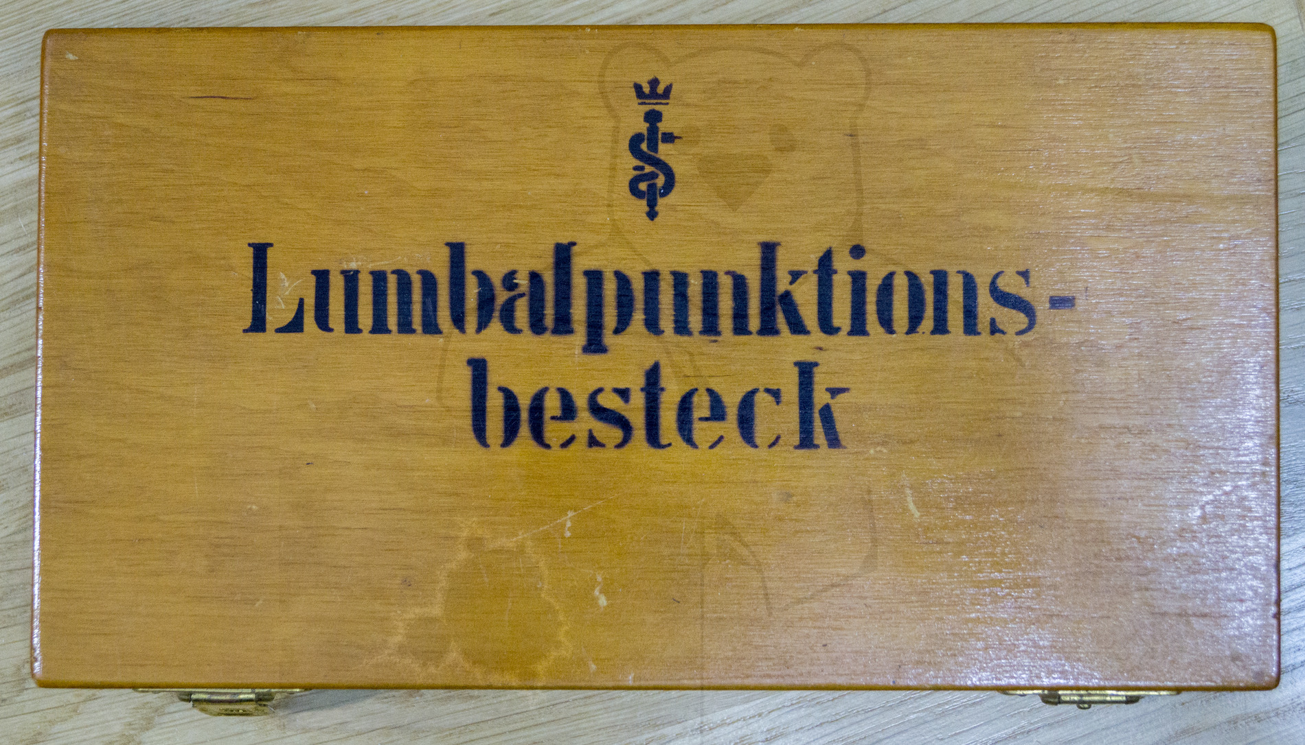 Instrumentenbox zur Lumbalpunktion, um 1930, Geschlossene Box